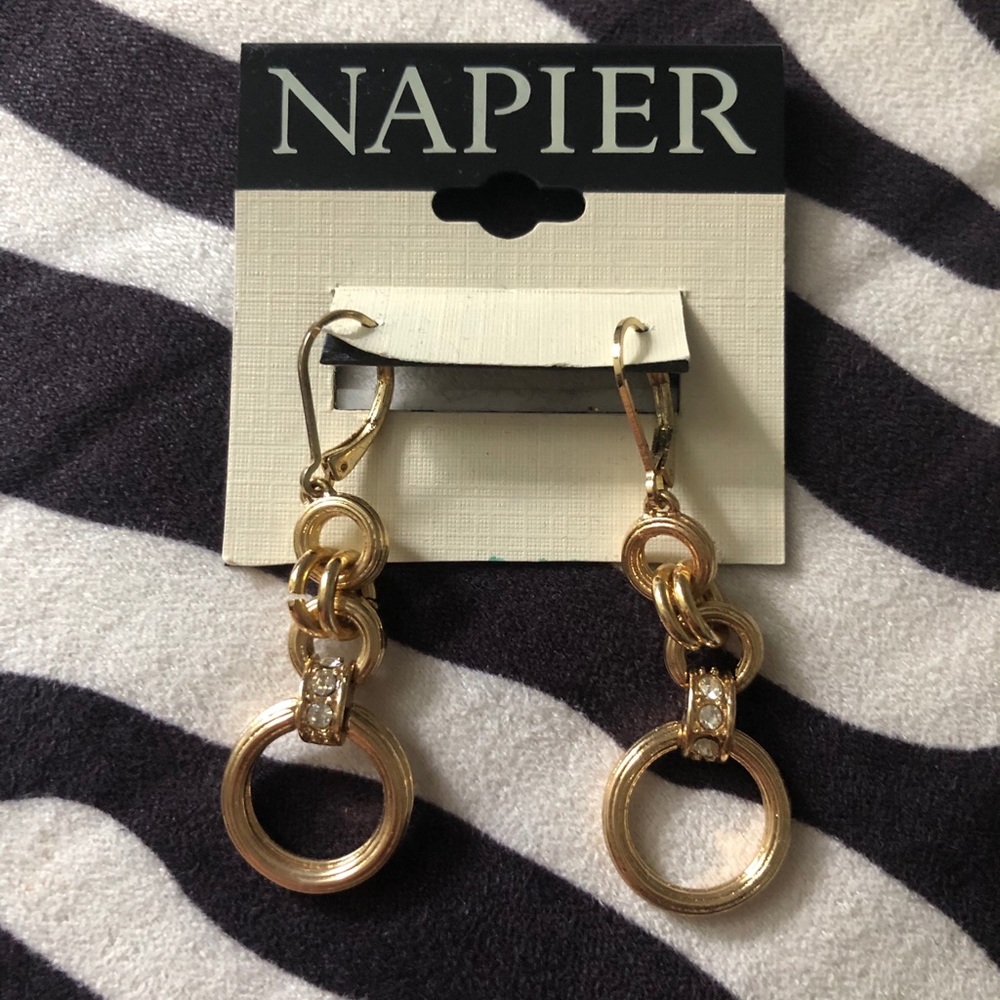 ✨Gold tone earrings ✨